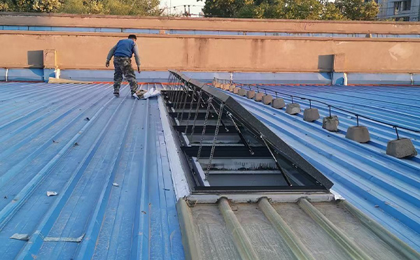 某区域性物流仓储中心秦州排烟窗系统安装项目