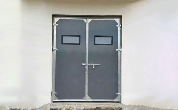 秦州工业门在高温作业区域的运行表现